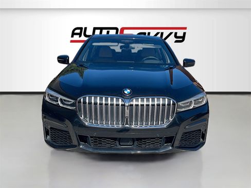 Used 2022 BMW 750i xDrive w/ Executive Package image 2