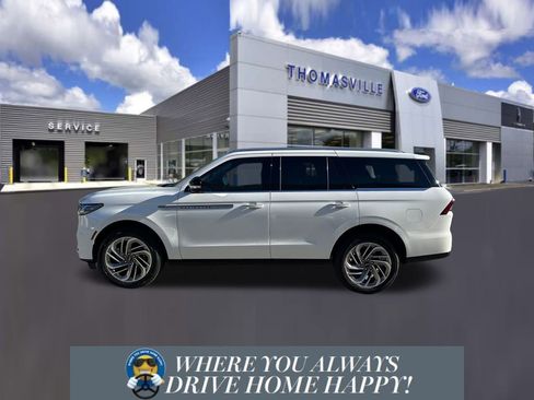 New 2025 Lincoln Navigator Reserve image 5