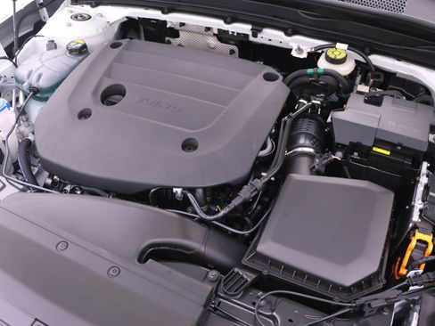 New 2025 Volvo XC40 B5 Core w/ Protection Package Premier image 16