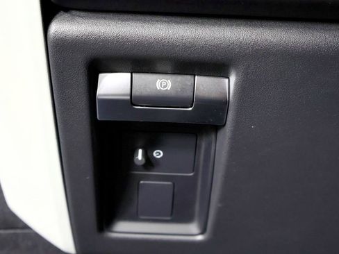 Used 2023 Land Rover Defender 90 S image 79