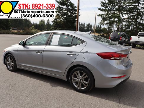 Used 2017 Hyundai Elantra SE image 5