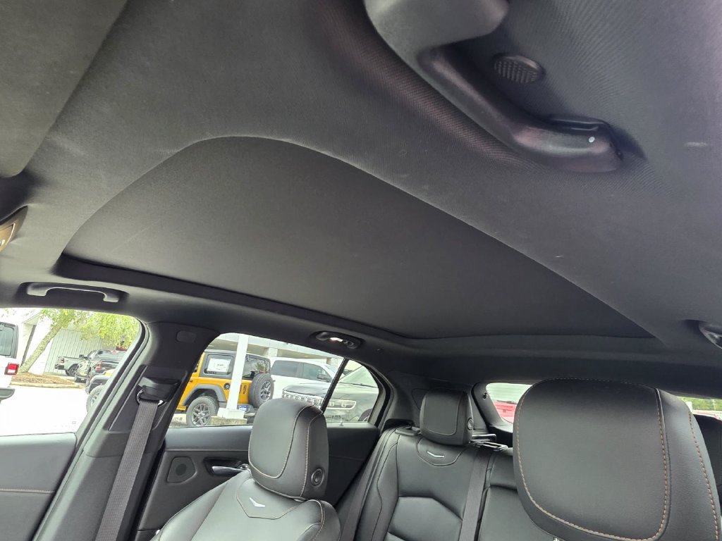 Used 2020 Cadillac XT4 Sport w/ Driver Awareness Package FWD image 8