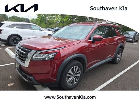 Used 2023 Nissan Pathfinder SL FWD image 1