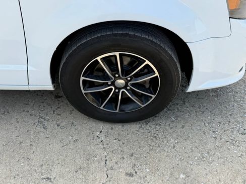 Used 2018 Dodge Grand Caravan SXT w/ Driver Convenience Group FWD image 45