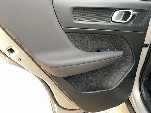 Used 2024 Volvo XC40 B5 Core image 12