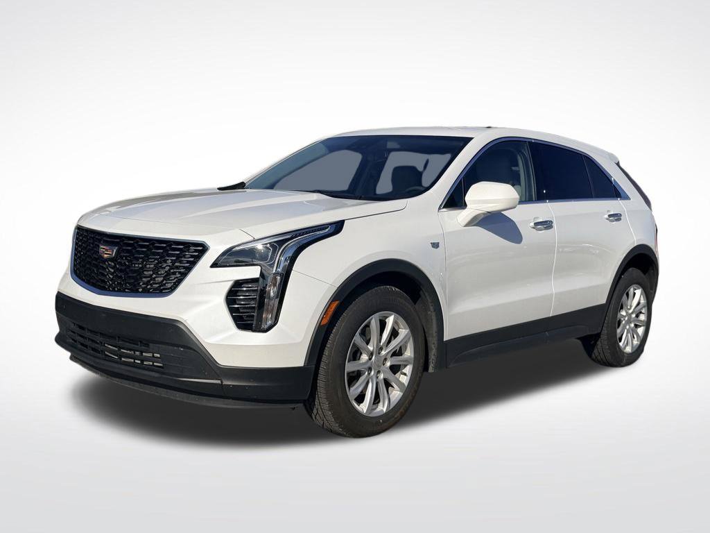 Used 2021 Cadillac XT4 Luxury w/ Cold Weather Package FWD image 2