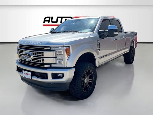 Used 2019 Ford F250 Platinum w/ Platinum Ultimate Package image 3
