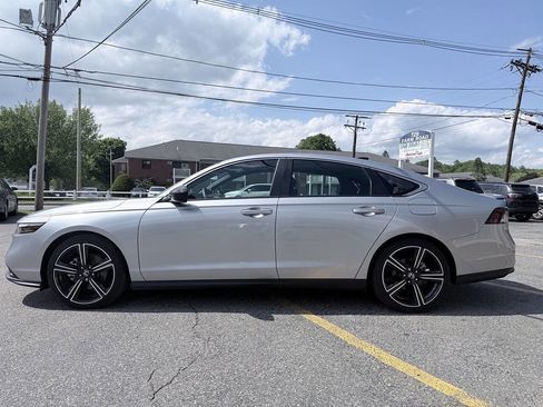Used 2025 Honda Accord Sport image 3