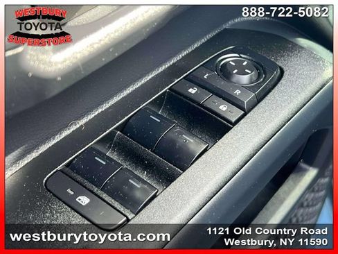 Used 2025 Toyota 4Runner SR5 AWD/4WD image 19