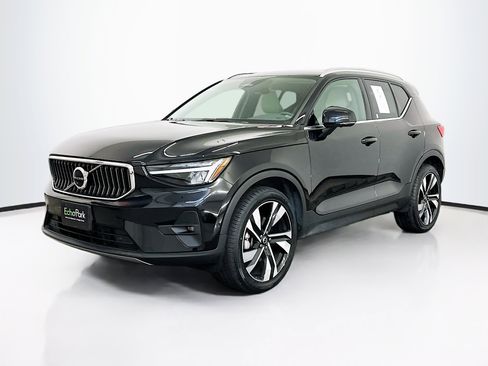 Used 2023 Volvo XC40 B5 Ultimate image 3
