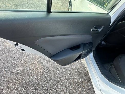 Used 2019 Toyota Prius LE FWD image 21