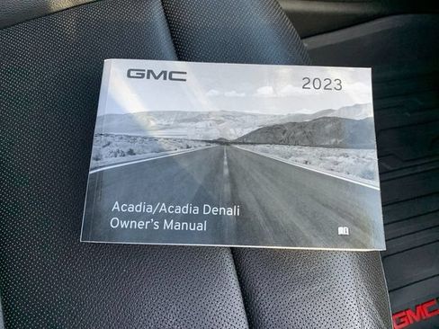 Used 2023 GMC Acadia SLT AWD/4WD image 12