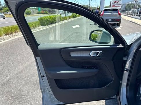 Certified 2025 Volvo XC40 B5 Plus AWD/4WD image 19