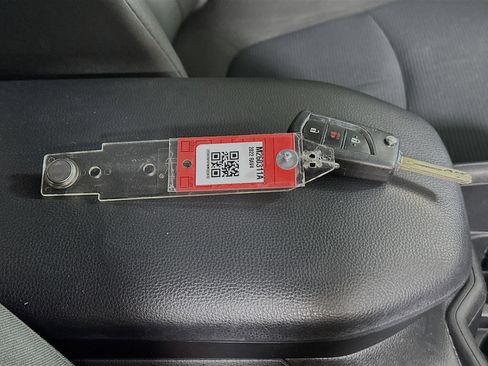 Used 2022 Toyota RAV4 LE image 32