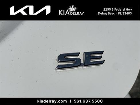 Used 2020 Toyota Camry SE w/ Convenience Package image 8