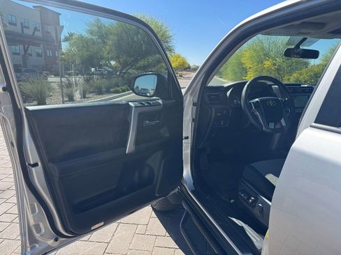 Used 2018 Toyota 4Runner SR5 image 6