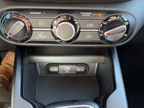 Used 2022 Kia Soul LX FWD image 23