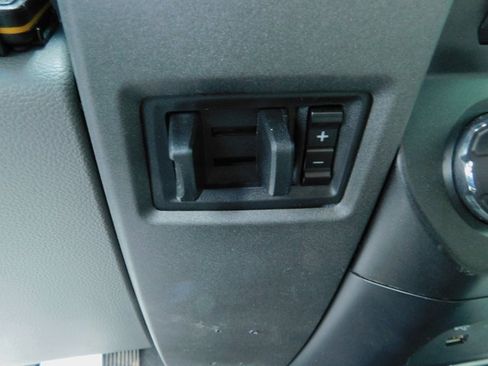 Used 2017 Ford F550 4x4 Regular Cab Super Duty image 23