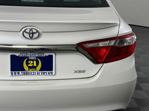 Used 2017 Toyota Camry XSE w/ Moonroof Package FWD image 10