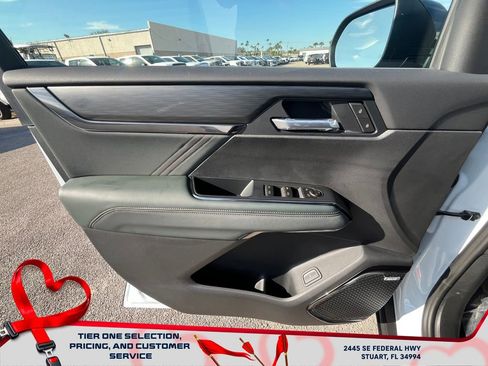 New 2026 GMC Acadia AT4 w/ Luxury Package image 24