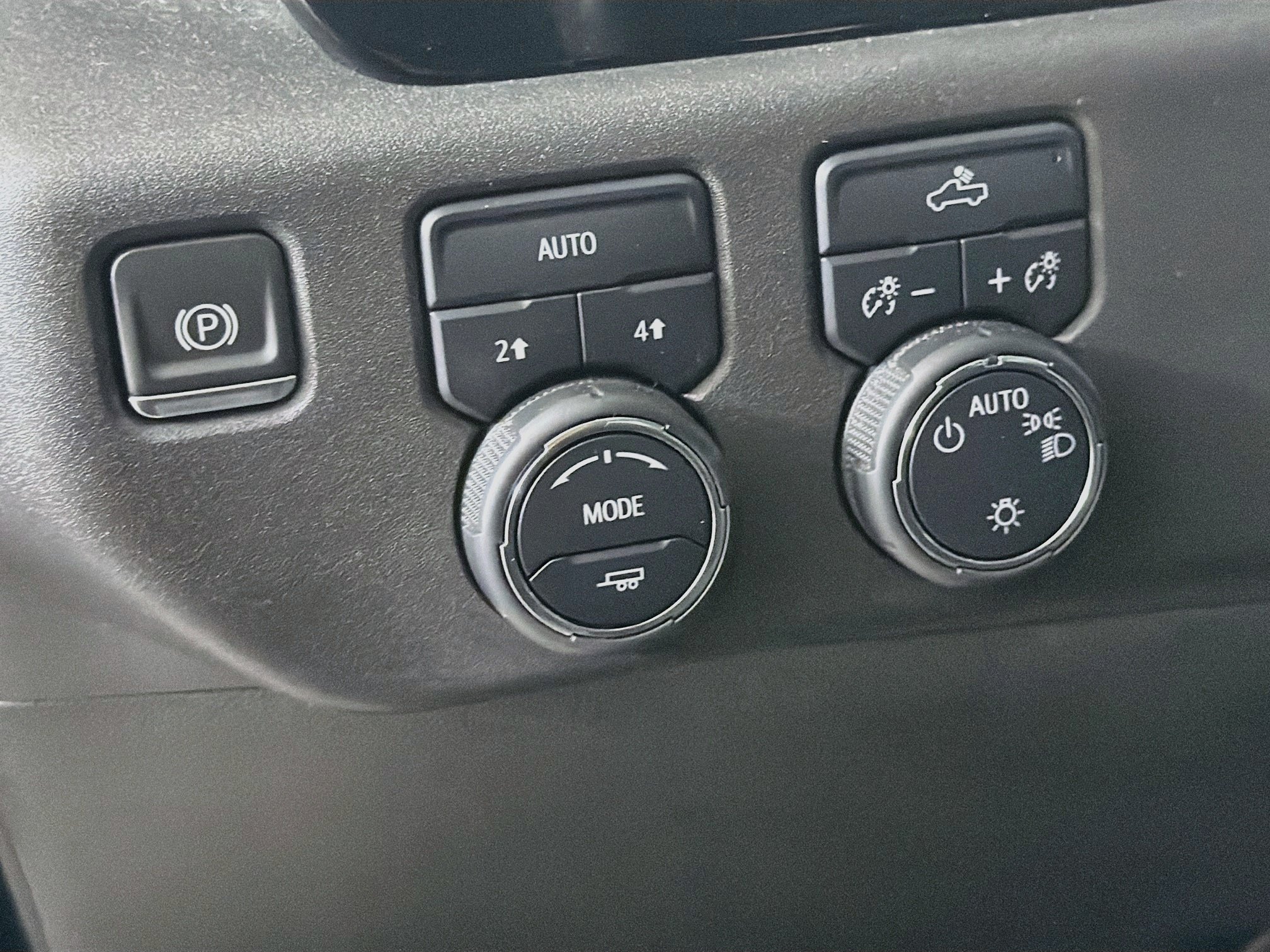 Used 2024 Chevrolet Silverado 1500 LT AWD/4WD image 16