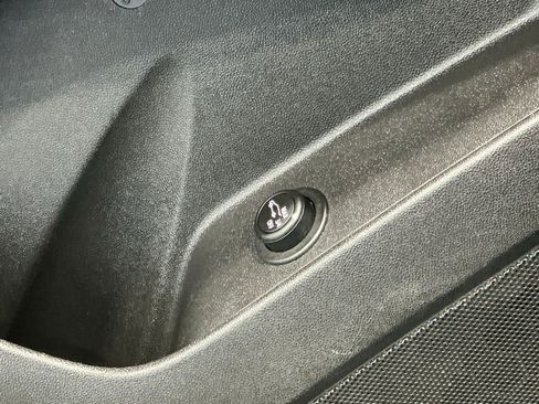 Used 2020 Chevrolet Equinox LT w/ Driver Convenience Package image 30