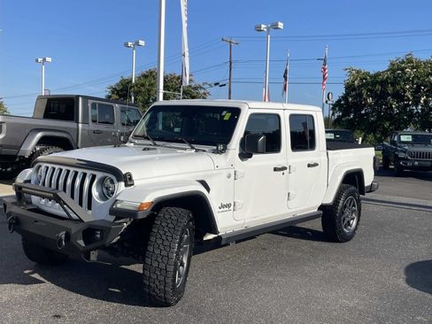 Used 2020 Jeep Gladiator Overland AWD/4WD image 3
