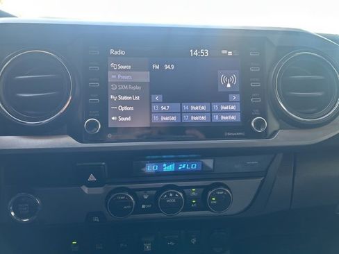 Used 2022 Toyota Tacoma TRD Off-Road w/ Technology Package image 9