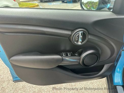Used 2015 MINI Cooper 4-Door Hardtop FWD image 9