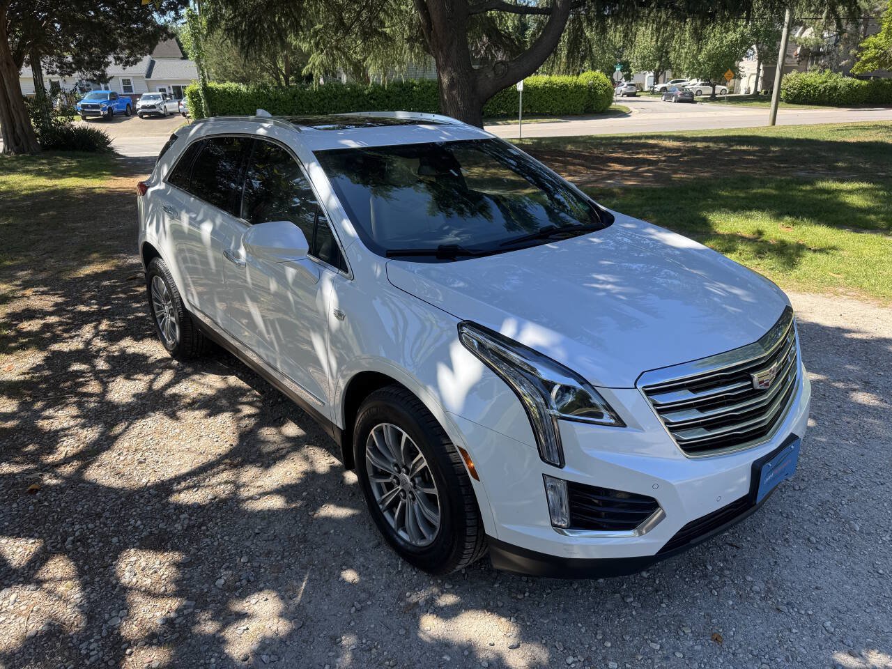Used 2017 Cadillac XT5 Luxury w/ Driver Awareness Package FWD image 4