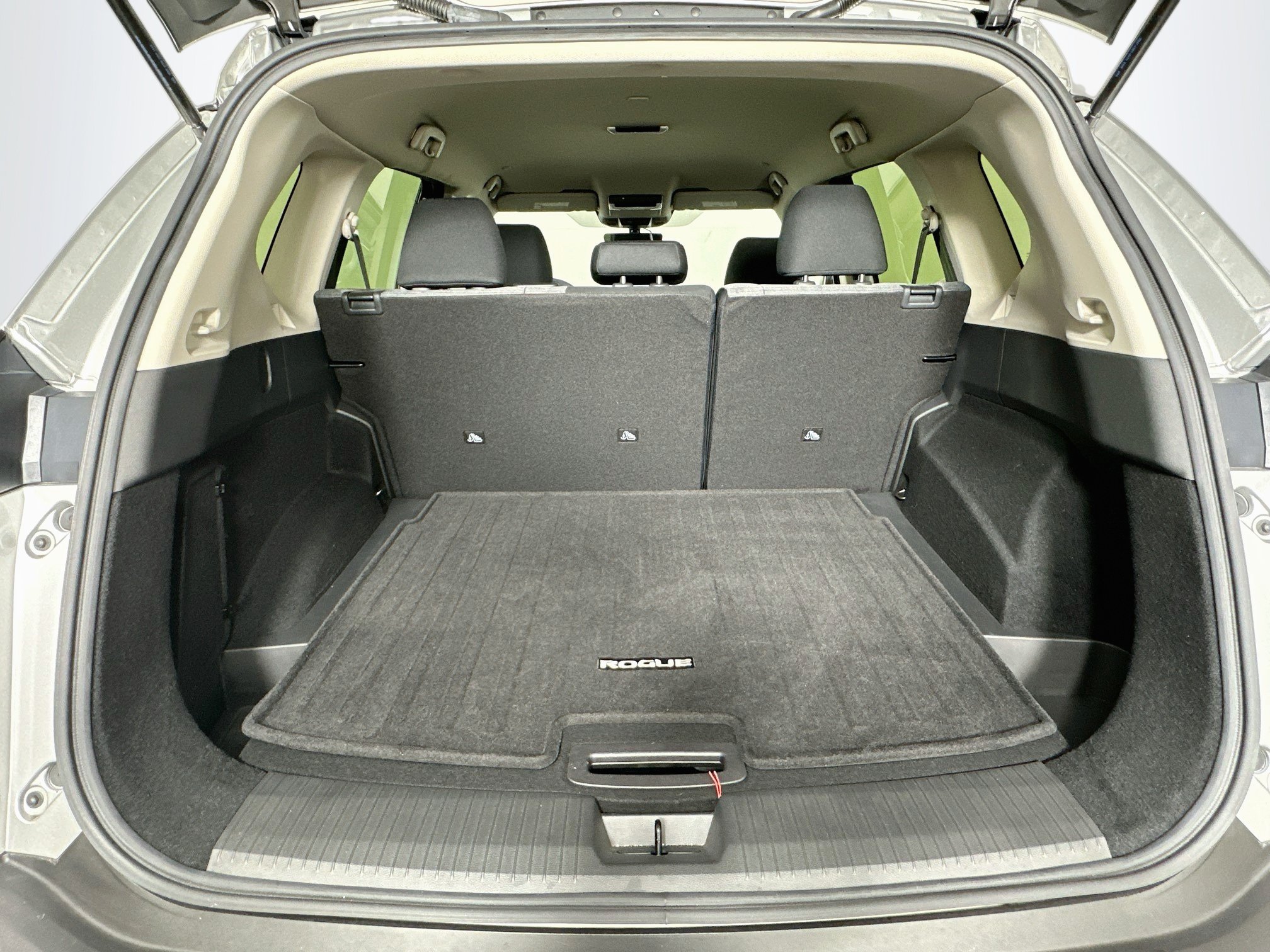 Used 2023 Nissan Rogue SV FWD image 28