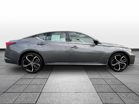 Used 2023 Nissan Altima 2.5 SR w/ SR Premium Package FWD image 4