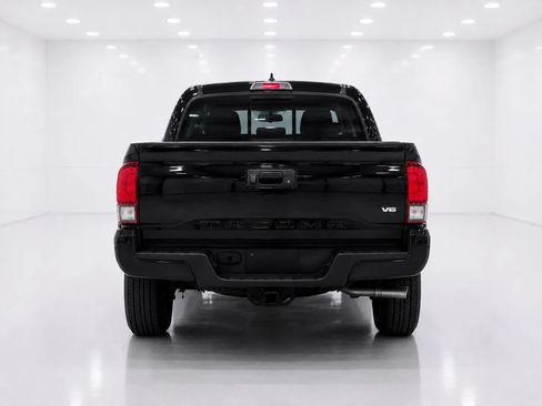 Used 2019 Toyota Tacoma TRD Off-Road AWD/4WD image 4