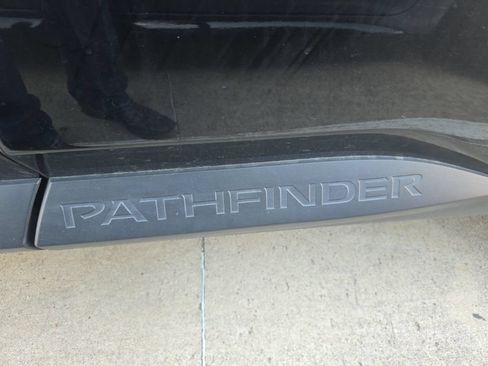 Used 2024 Nissan Pathfinder SV FWD image 9