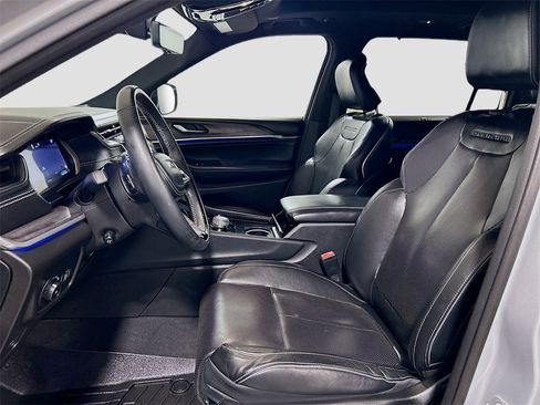 Used 2022 Jeep Grand Cherokee L Overland w/ Advanced Protech Group III image 20