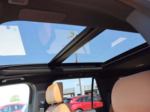 Used 2024 Ford Expedition Platinum image 29