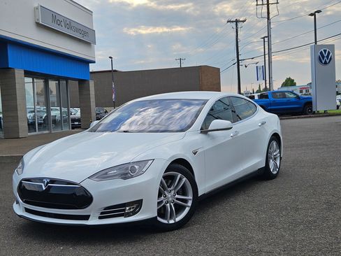 Used 2016 Tesla Model S 70D image 1