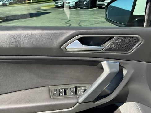 Used 2019 Volkswagen Tiguan SE w/ Panoramic Sunroof Package AWD/4WD image 12