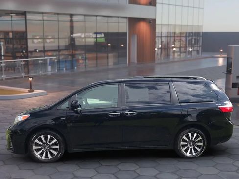 Used 2019 Toyota Sienna XLE AWD/4WD image 8