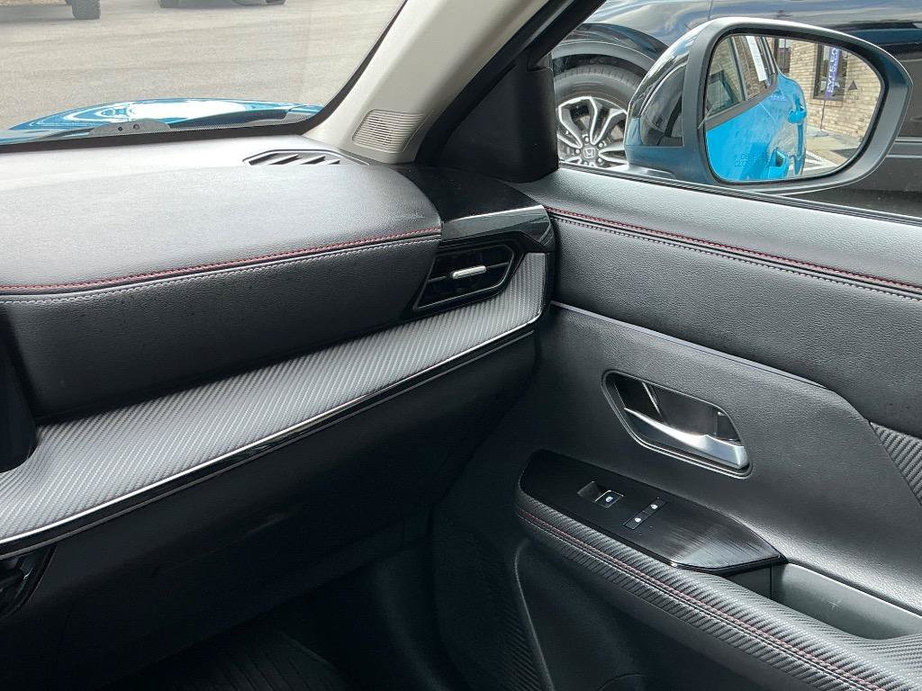 Used 2025 Nissan Kicks SR w/ Illumination Package FWD image 18