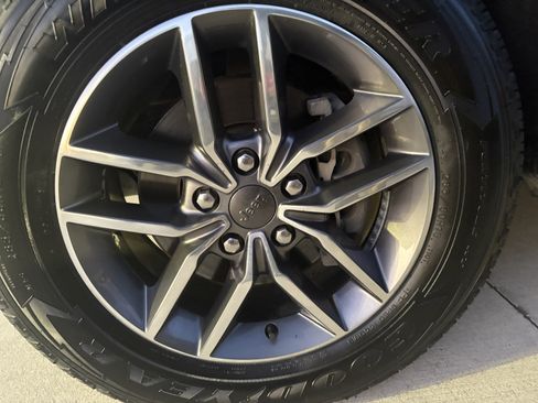 Used 2020 Jeep Grand Cherokee Limited image 14