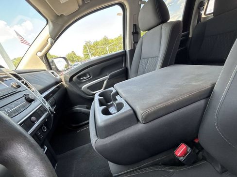 Used 2018 Nissan Titan SV RWD image 22