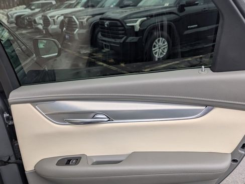 Used 2021 Cadillac XT5 Premium Luxury image 17