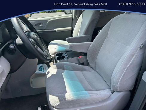 Used 2017 Toyota Sienna LE AWD/4WD image 10