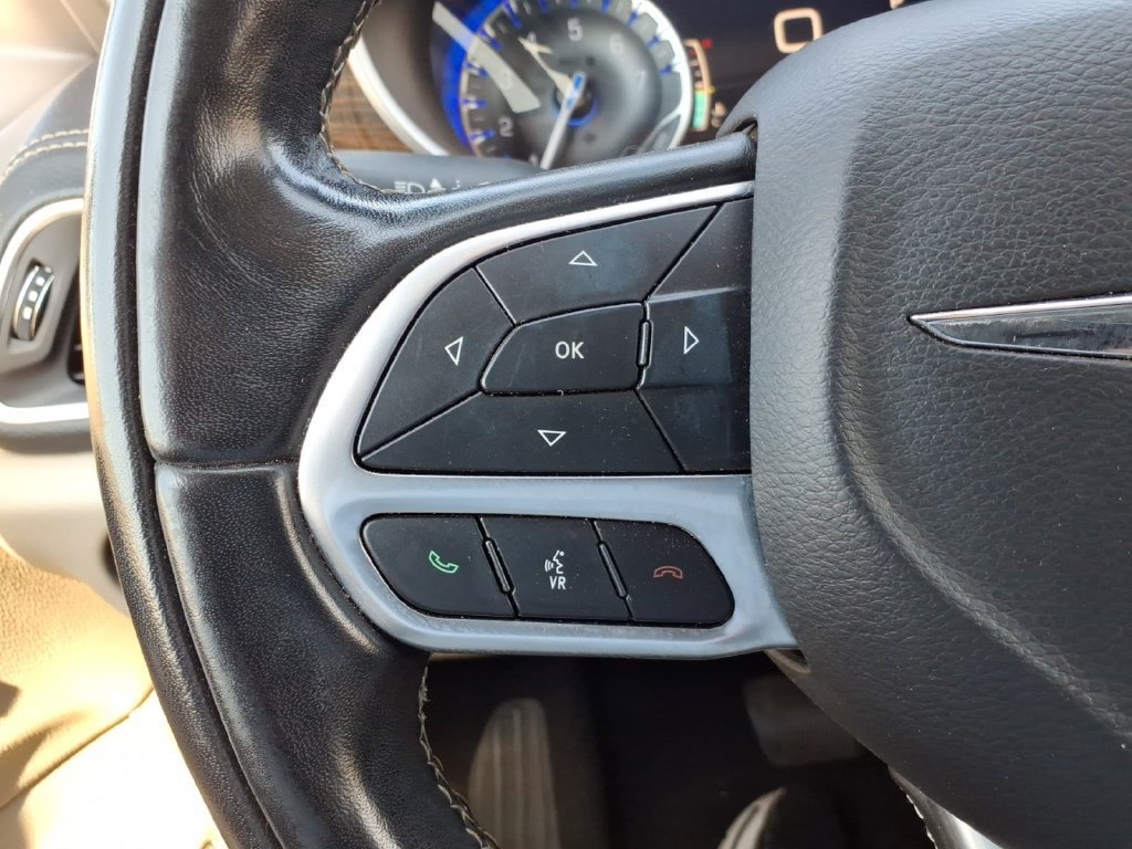 Used 2022 Chrysler Pacifica Limited FWD image 29