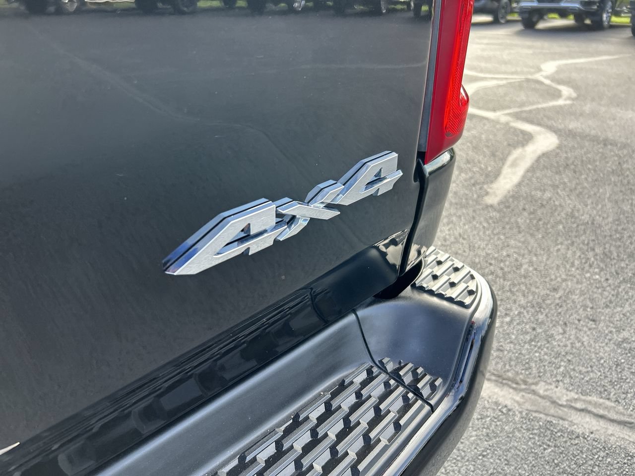 Used 2025 RAM 1500 Laramie AWD/4WD image 12