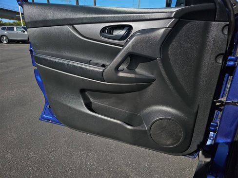 Used 2020 Nissan Rogue S image 27