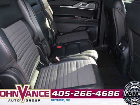 Used 2025 Ford Explorer ST-Line image 22