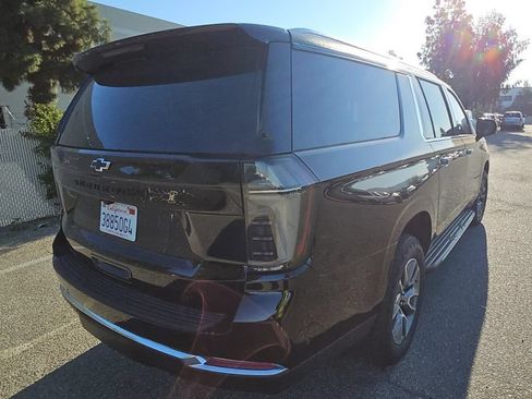 Used 2025 Chevrolet Suburban LT w/ Comfort Package RWD image 5