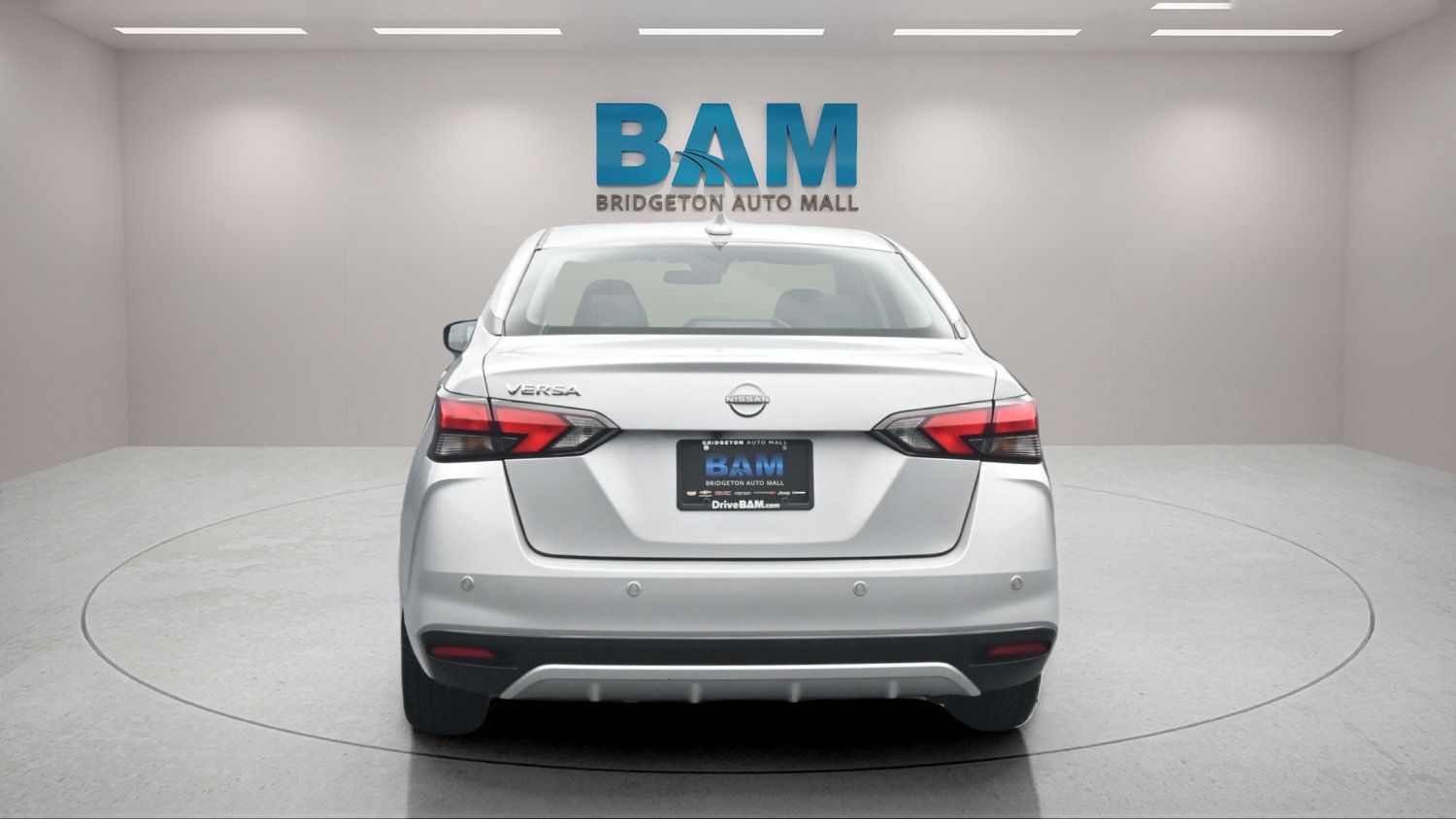 Used 2025 Nissan Versa SV FWD image 5